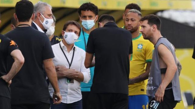 乐鱼官网-巴阿战中断该如何收场？阿媒：FIFA可能明年做决定